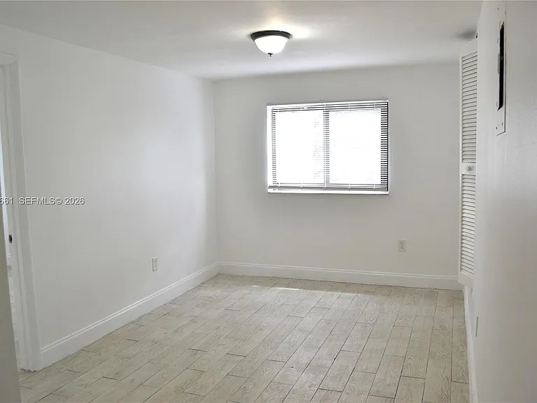 1037 SW 4th St #4 — Photo 3