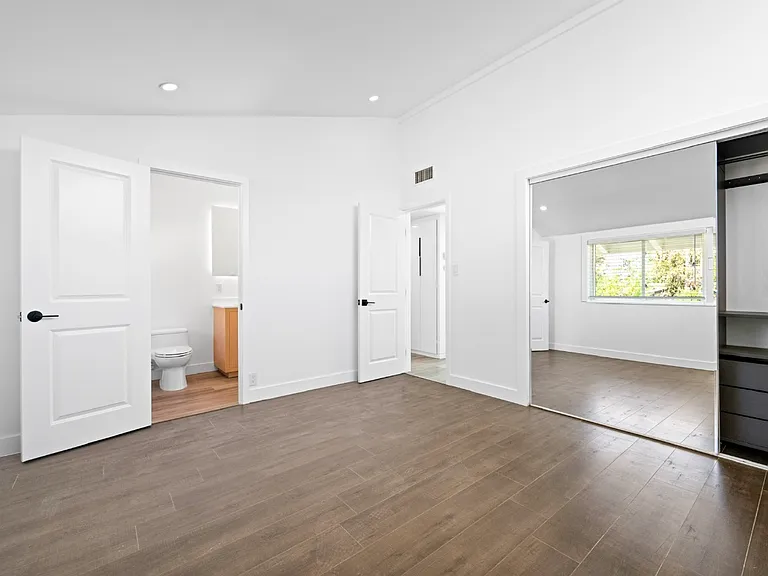 6445 Oakdale Ave — Photo 11