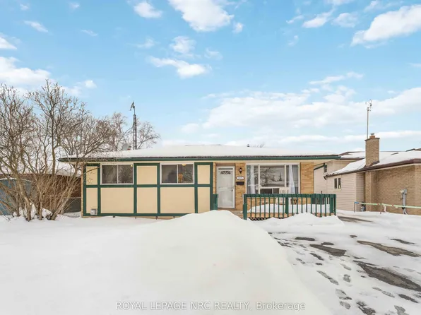 8025 Thorton St, Niagara Falls, ON L2H 2C2