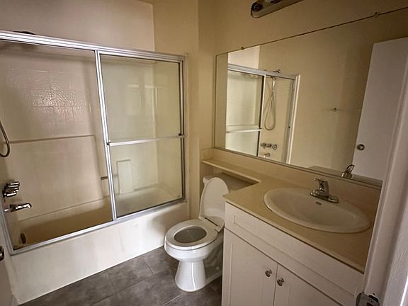 5th image of 1701 Talmadge St APT 204