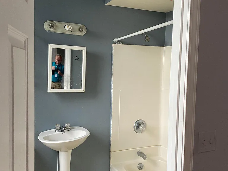 819 Lampton St #2R — Photo 3