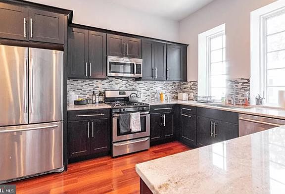 3rd image of 915 S 11th St #3B