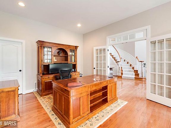 Office with Recessed Lights 