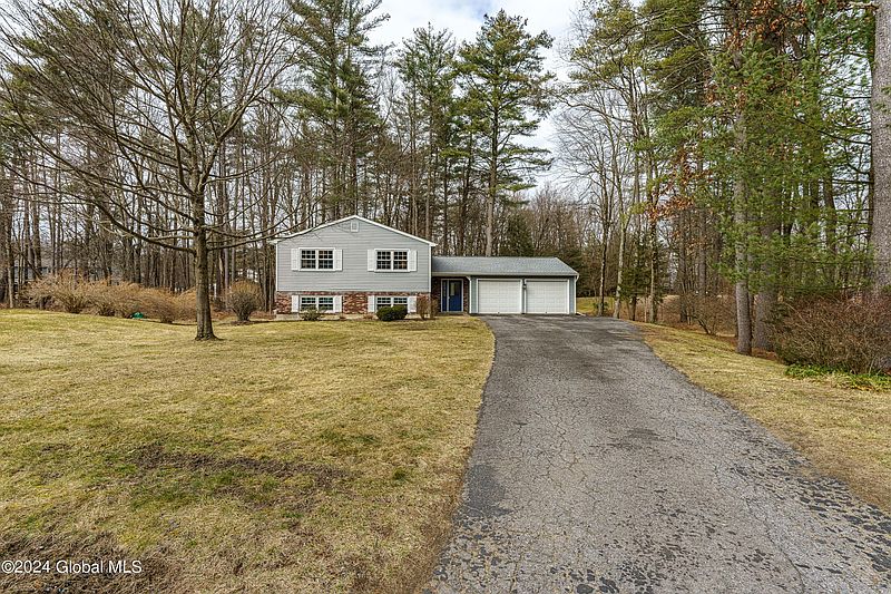 2nd image of 12 Dutchess Court