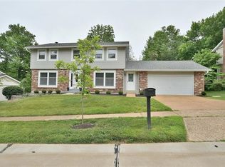 738 Muir View Dr, Ballwin, MO 63011