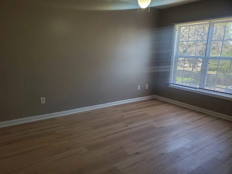 1136 Drew St — Photo 15