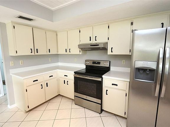 2nd image of 9842 Campbell Cir