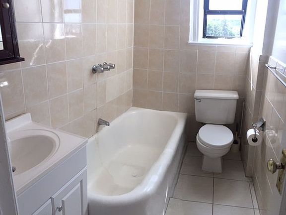 5th image of 2333 30th Ave APT D4