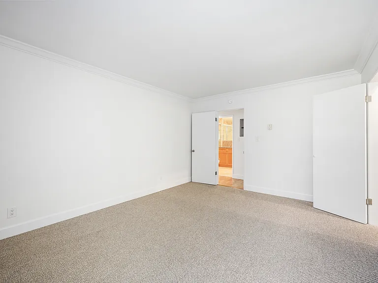 616 N Flores — Photo 23