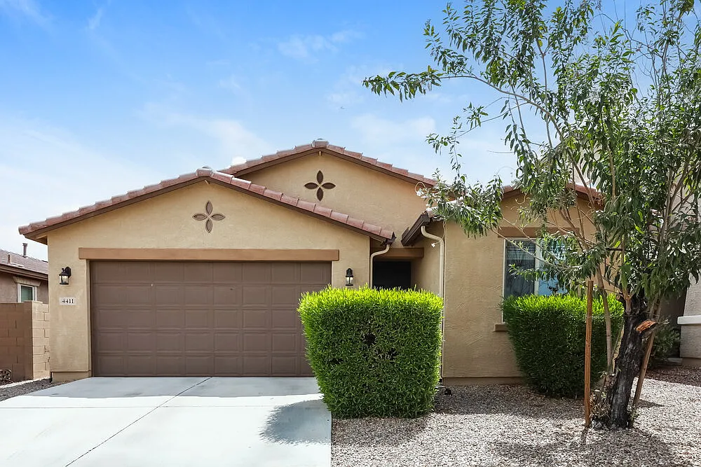 3 bed, 2.0 bath, 1571 sqft, $1,895 — Photo 1