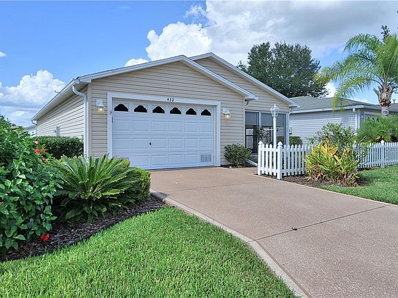 3rd image of 432 Canterbury Ct