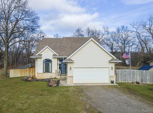 6086 Hillsboro Rd, Davisburg, MI 48350