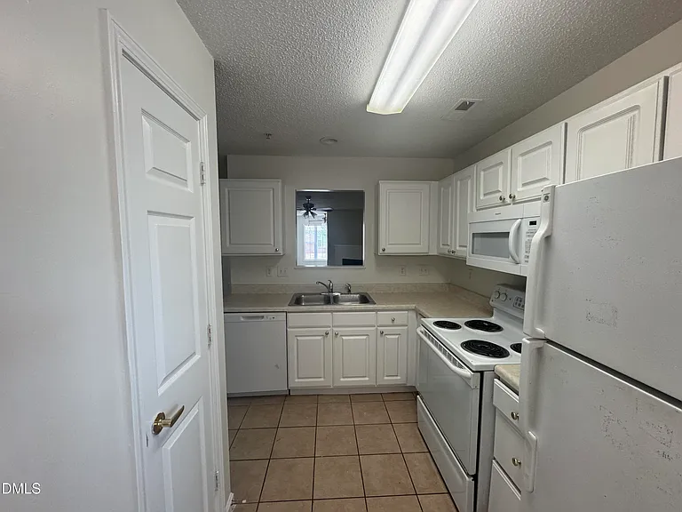2411 Vancastle Way #103 — Photo 6
