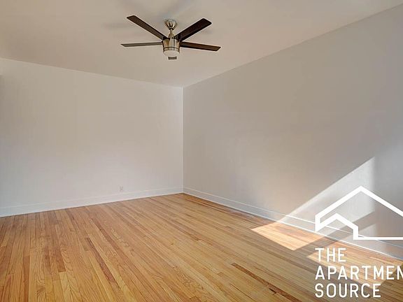 5th image of 2540 N Lawndale Ave #1E