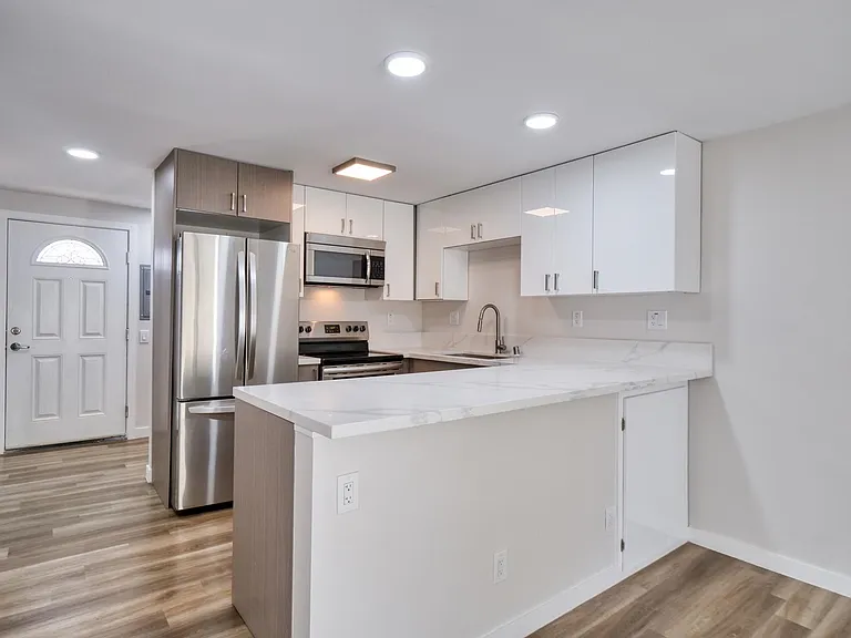 2106 Manhattan Beach Blvd — Photo 22