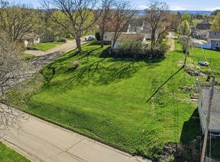 Montcrest St, Dubuque, IA 52001