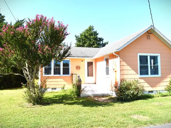 6349 Circle Dr, Chincoteague Island, VA 23336