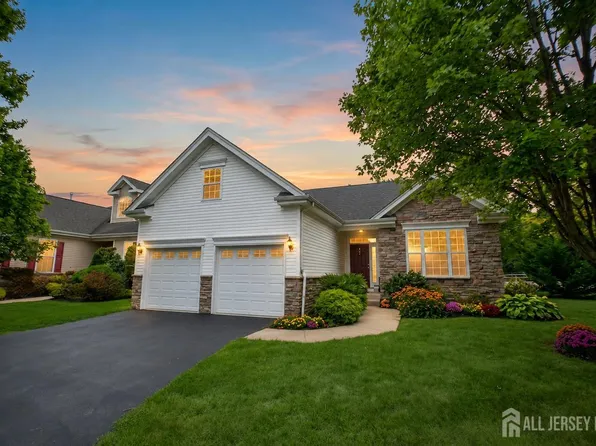 160 Kyle Ct, Monroe Township, NJ 08831
