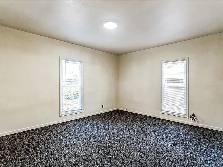 1613 A Ave NE #1 — Photo 8