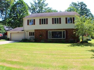 512 Oak Hill Dr, Grove City, PA 16127