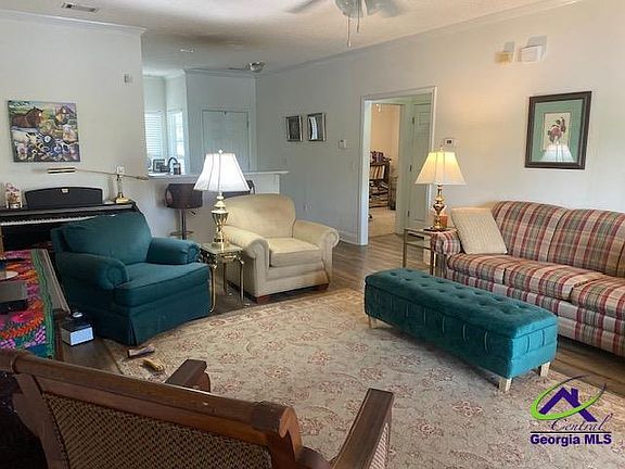 4th image of 304 S Houston Springs Blvd