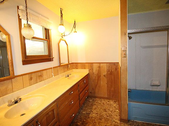 4th image of 827 N Prospect Ave