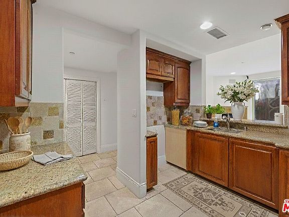 5th image of 16123 Sunset Blvd #103