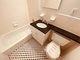 Rented by Metropolis Real Estate of Manhattan