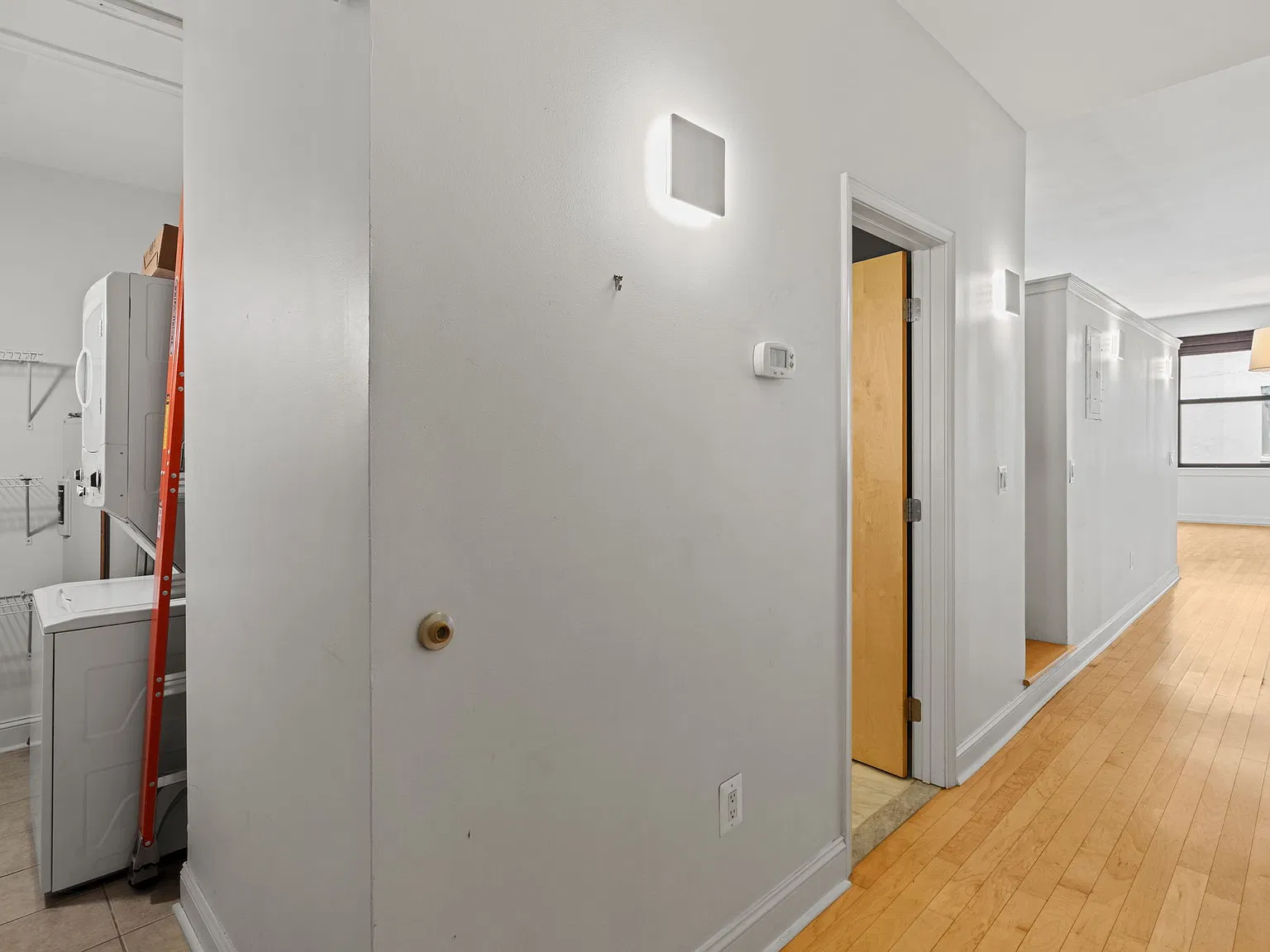 1 bed, 902 sqft, $1,950 — Photo 3