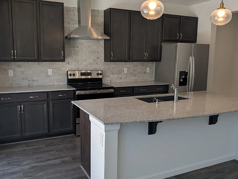 2123 N Wallflower Dr — Photo 3