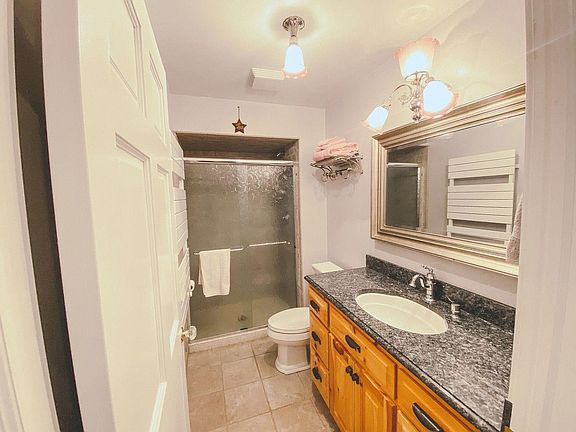 3rd image of 139 Lakeshore Ln