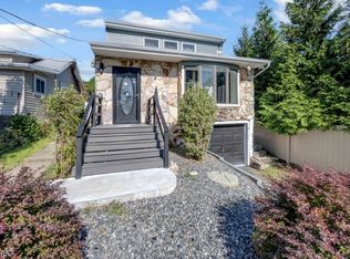 91 Randolph Ave, Hopatcong, NJ 07843