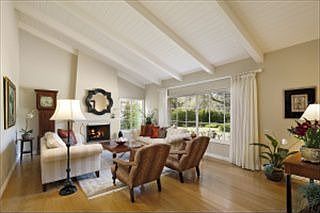 3rd image of 230 Bonnie Ln