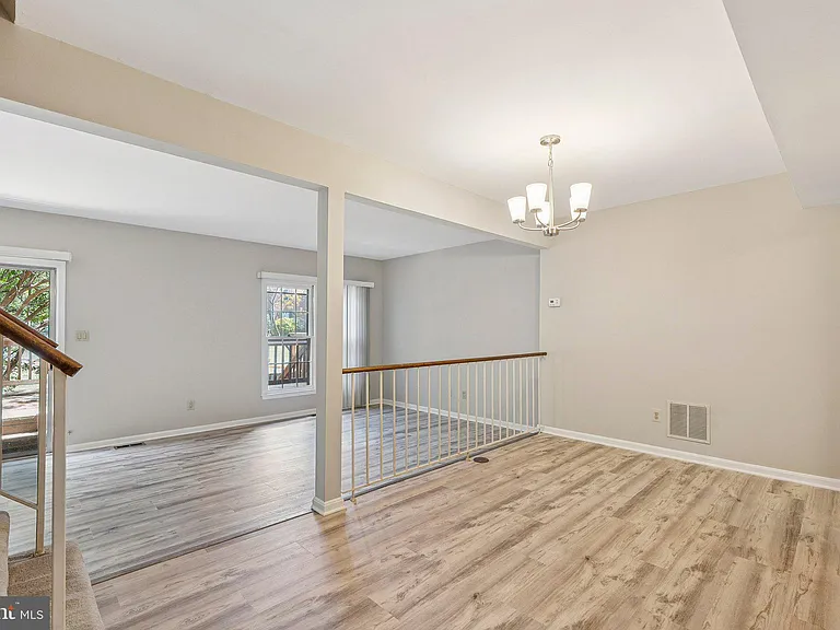 2917 Village Spring Ln — Photo 9