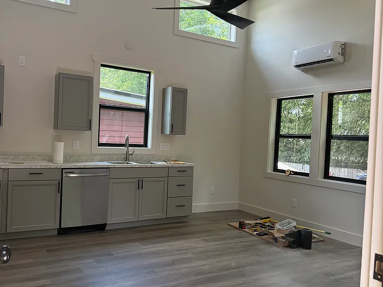 262 Berean Ave SE #B — Photo 3