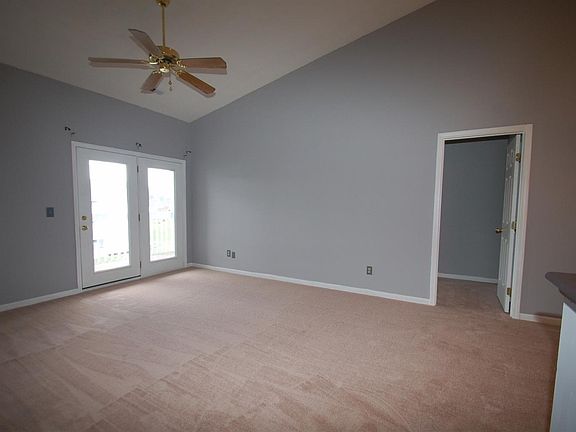 4th image of 160 Herrington Ct APT 12