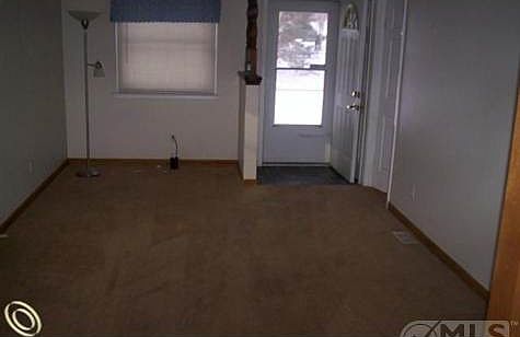 LIVING ROOM.jpg
