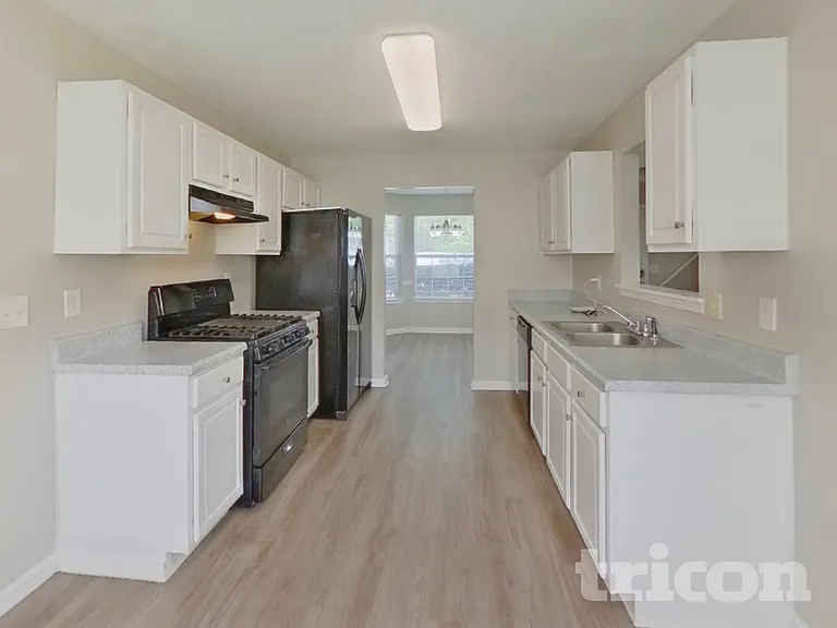464 Berkshire Pl — Photo 6