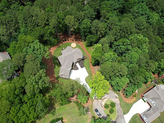 3rd image of 1040 Oak Valley Rd