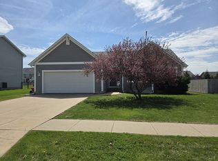 380 Oak Park Cir, Marion, IA 52302