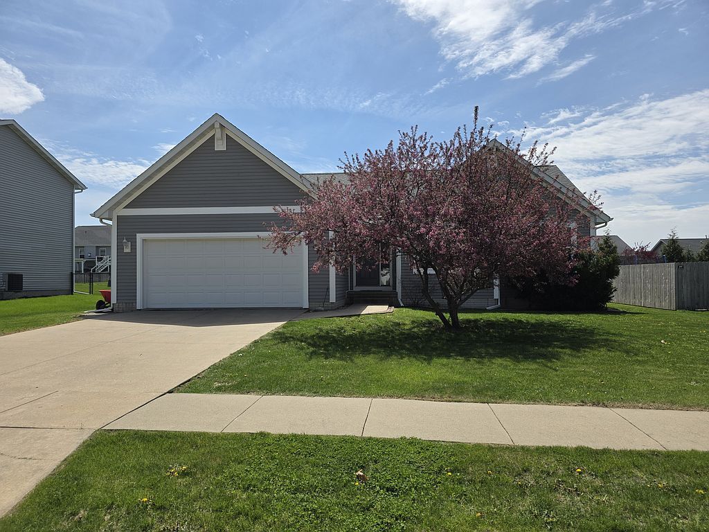 380 Oak Park Cir - Property Image