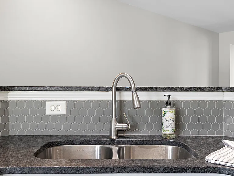 120 Point Comfort Ln — Photo 7