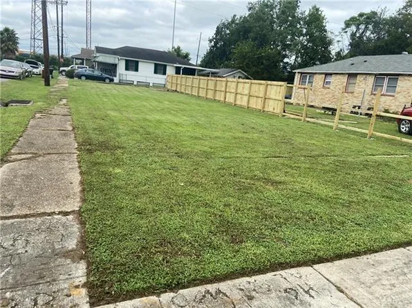 1700 Feliciana St, New Orleans, LA 70117