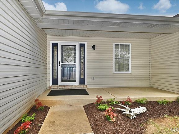 3rd image of 3235 Country Knoll Dr