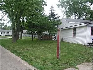1705 Hedge Rd photo 1