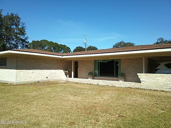 2nd image of 905 Loreauville Rd
