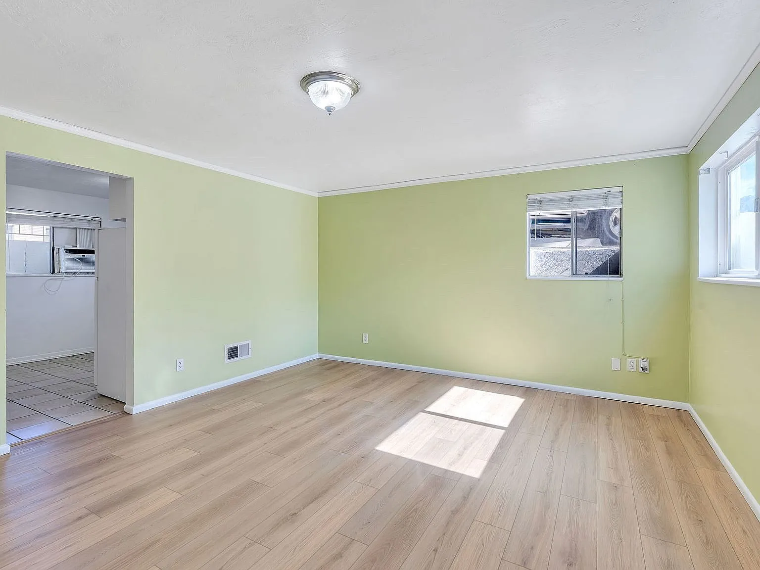 2 bed, 846 sqft, $1,300 — Photo 3