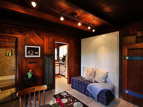 picture of murphy bed- very confortable