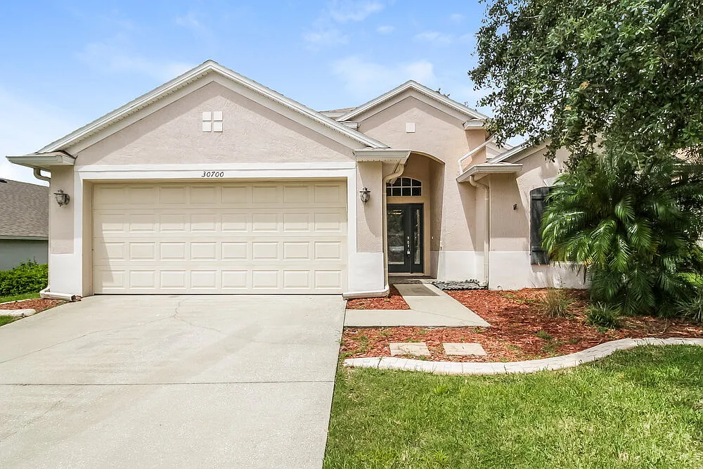3 bed, 2.0 bath, 2121 sqft, $3,550 — Photo 1