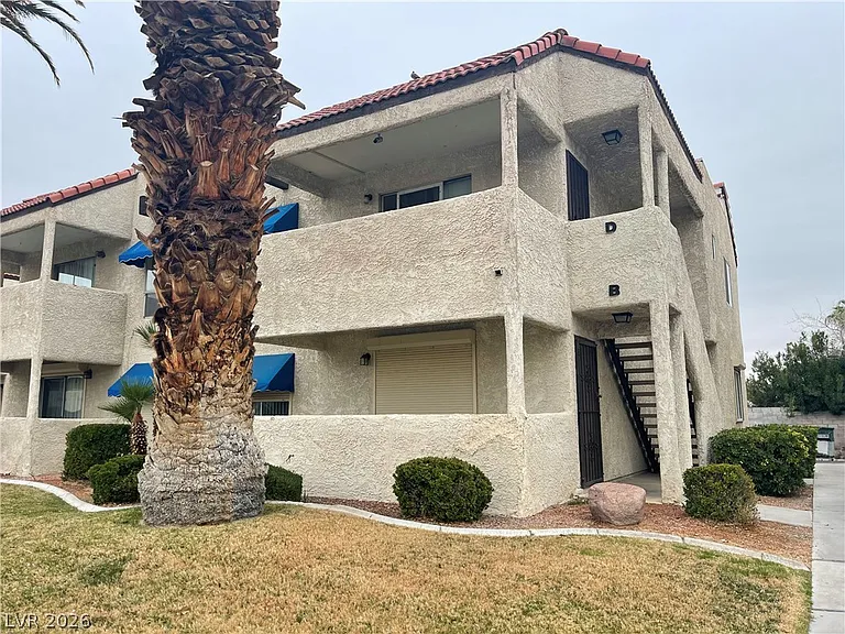 4964 Newport Cove Dr #B — Photo 2